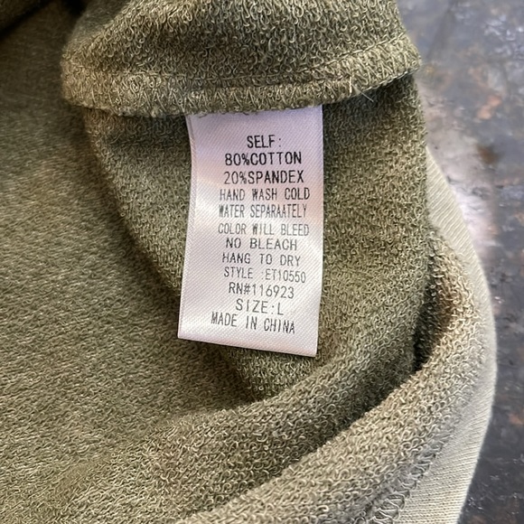 Easel hoodie women’s large NWT light green with ivory stars - Picture 3 of 3